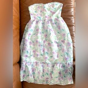 Perfect floral print sweetheart neckline dress in Size M